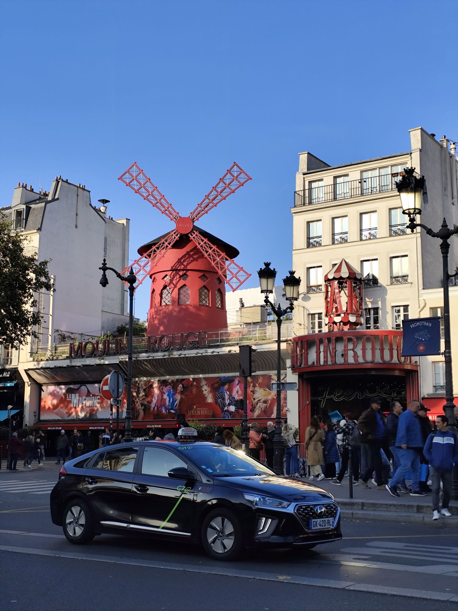 Un Giorno da Artista a Montmartre: Tra Botteghe, Caffè e Vita Bohémien