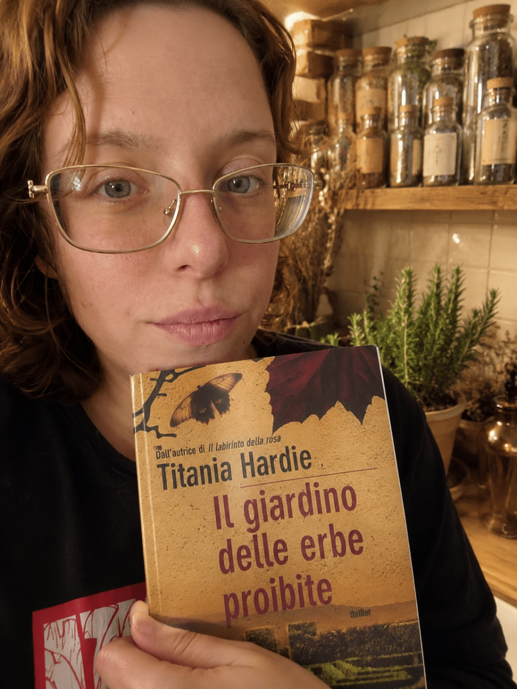 “Il giardino delle erbe proibite” di Titania Hardie: una lettura affascinante ma incredibilmente&nbsp;lenta